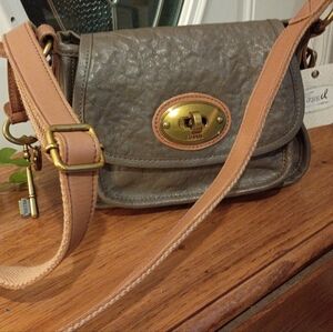 FOSSIL "MADDOX" SOLD OUT TAUPE CHUNKY LEATHER KEY FOB CROSSBODY BAG NWT